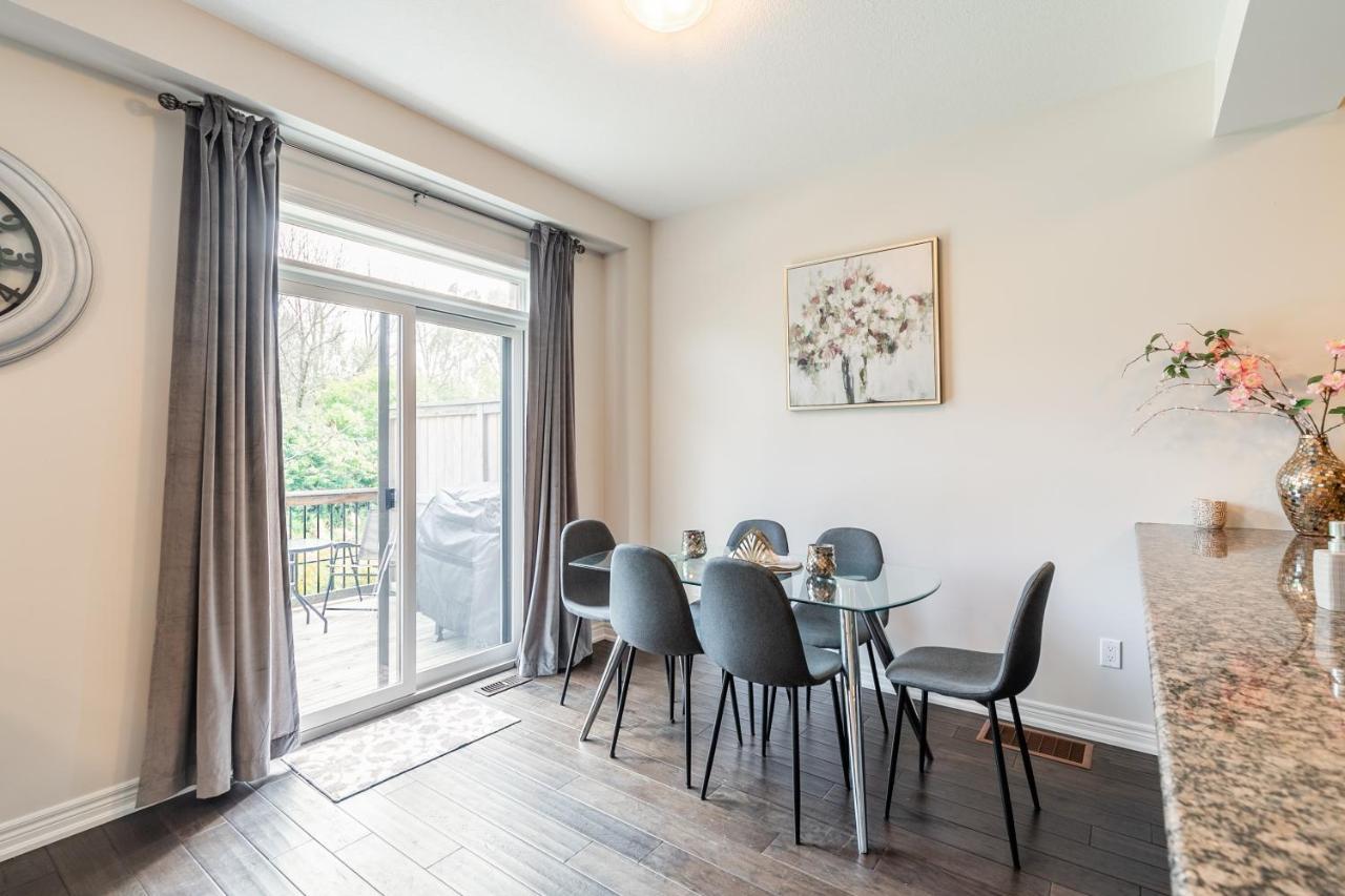 המילטון Globalstay Modern Townhomes In Lakeshore Steps To The Beach מראה חיצוני תמונה