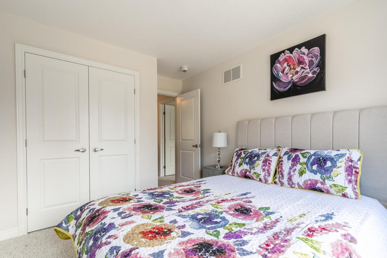 המילטון Globalstay Modern Townhomes In Lakeshore Steps To The Beach מראה חיצוני תמונה