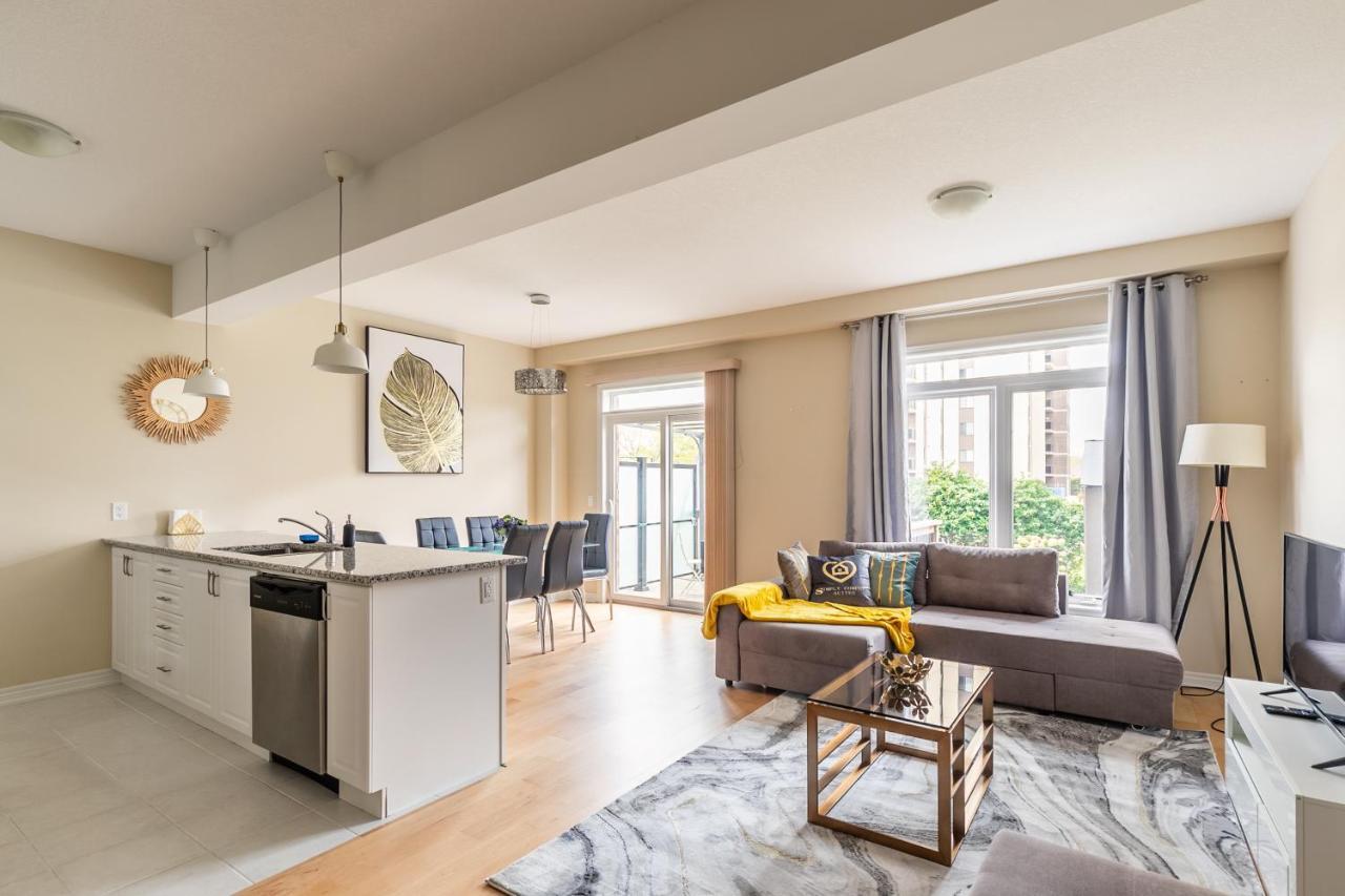 המילטון Globalstay Modern Townhomes In Lakeshore Steps To The Beach מראה חיצוני תמונה