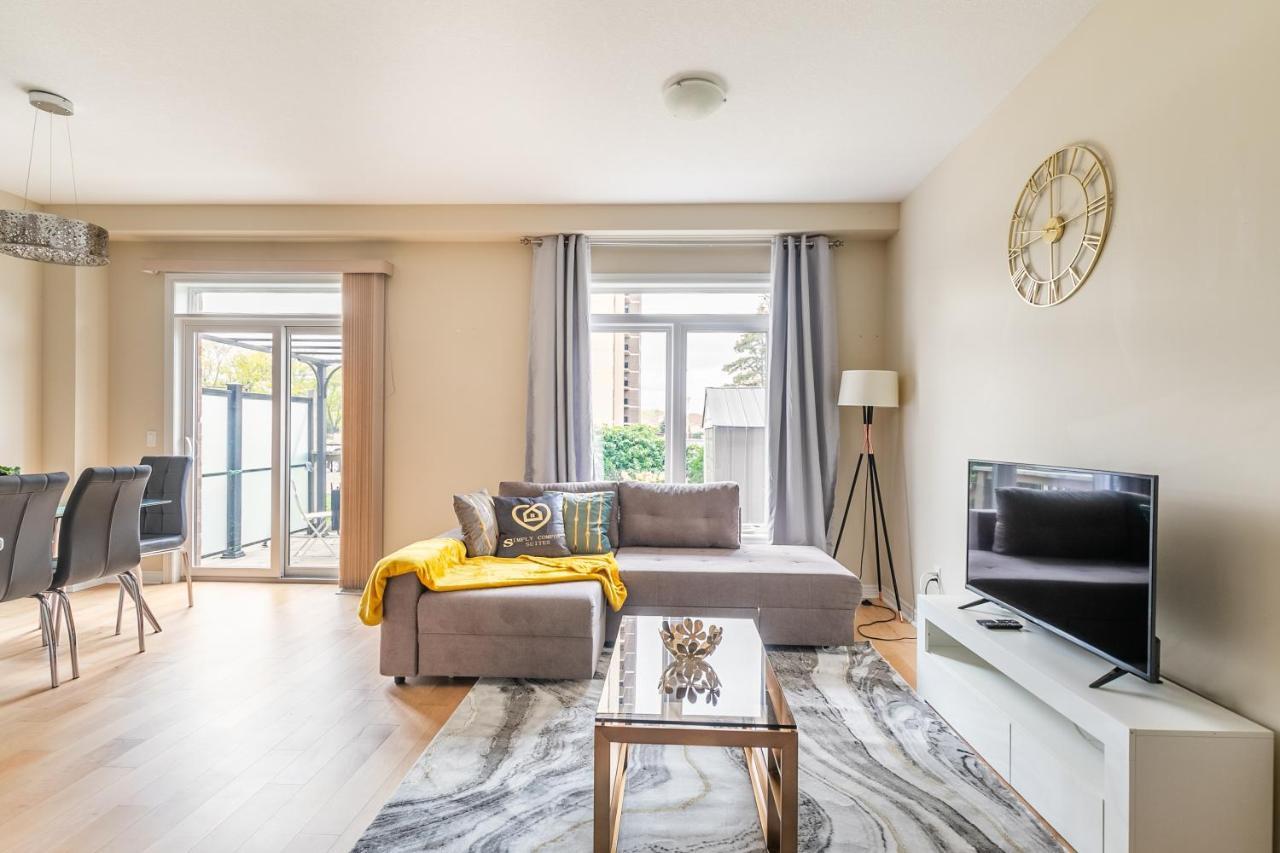 המילטון Globalstay Modern Townhomes In Lakeshore Steps To The Beach מראה חיצוני תמונה