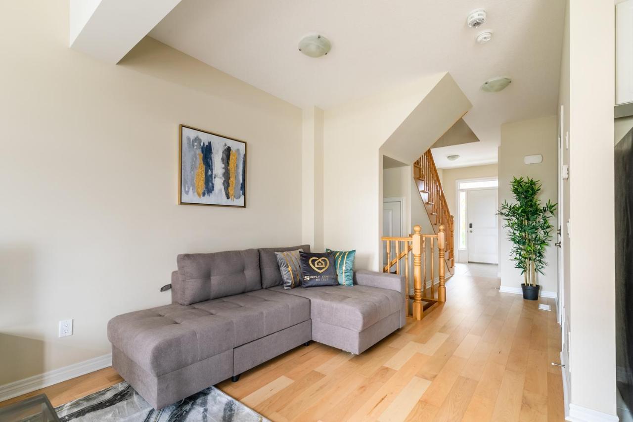 המילטון Globalstay Modern Townhomes In Lakeshore Steps To The Beach מראה חיצוני תמונה