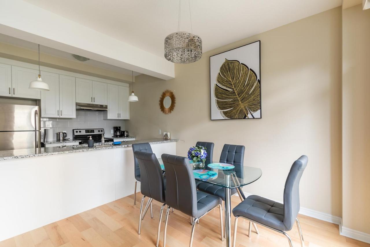 המילטון Globalstay Modern Townhomes In Lakeshore Steps To The Beach מראה חיצוני תמונה