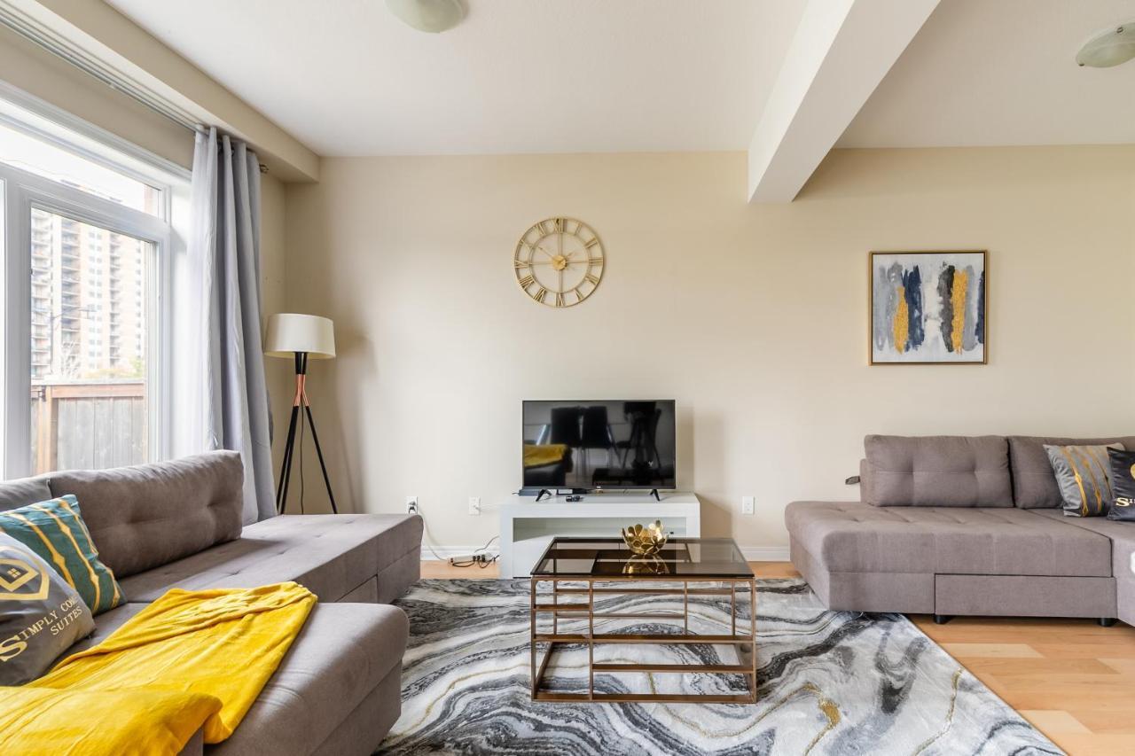 המילטון Globalstay Modern Townhomes In Lakeshore Steps To The Beach מראה חיצוני תמונה